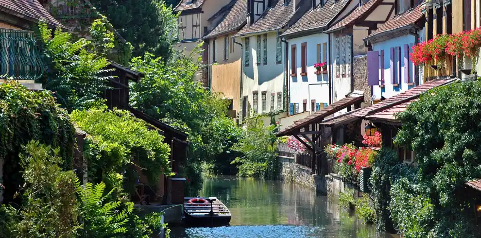 Voyage slow France vignobles -Maisons à colombages à Colmar en Alsace, terre de vignobles