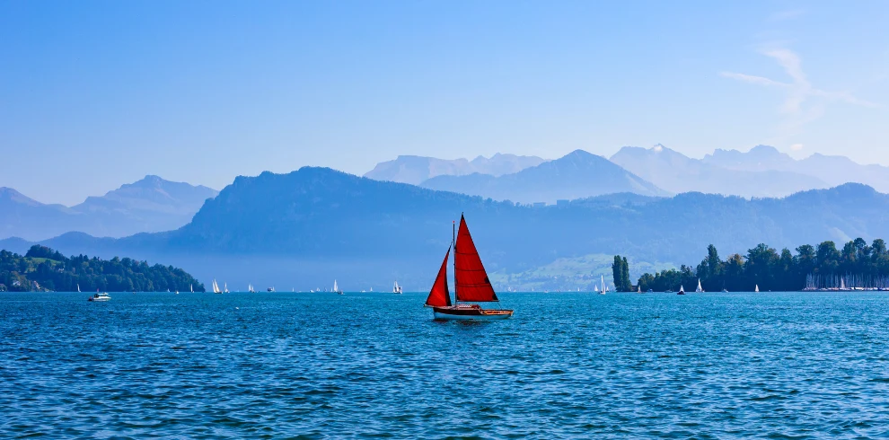 Voyage slow lacs - Voilier sur le Lac des Quatre Cantons à Lucerne en Suisse
